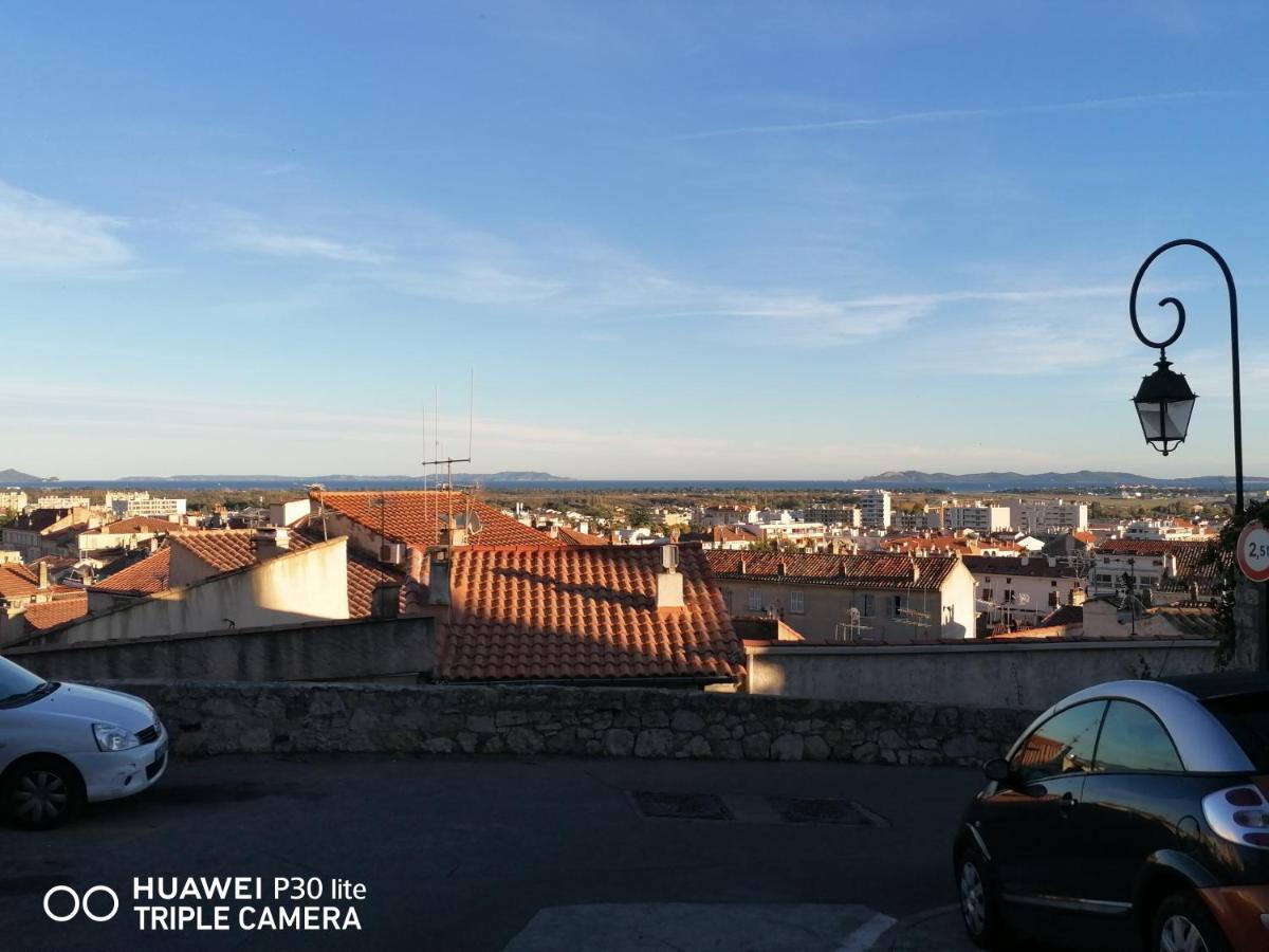 Beau studio rénové avec vue Vieux Hyères Extérieur photo