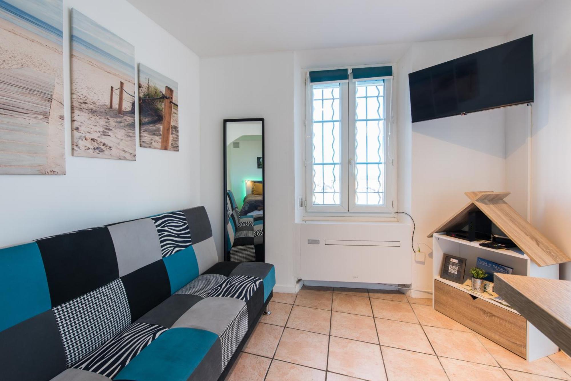 Beau studio rénové avec vue Vieux Hyères Extérieur photo